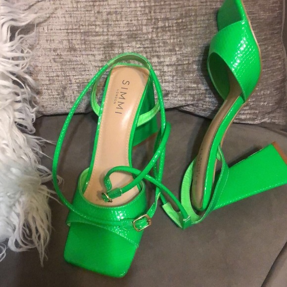 CARLA GREEN FAUX SNAKE PRINT SCULPTURED BLOCK HEELS. Size: UK 7, EU 40, US 9 - Picture 2 of 4